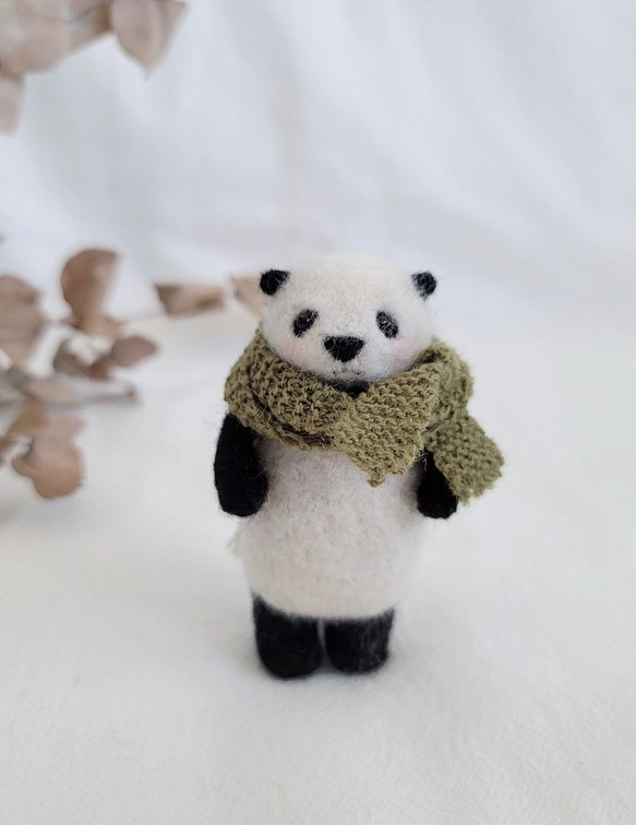 可愛熊貓保暖圍巾羊毛氈 第1張的照片