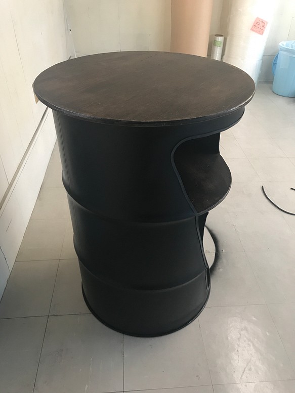 ドラム缶使用テーブル ブラック 1枚目の画像