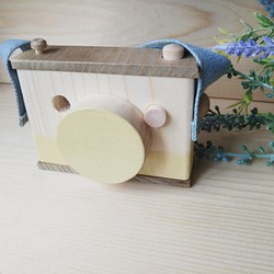 木製トイカメラ パステルイエロー 1枚目の画像