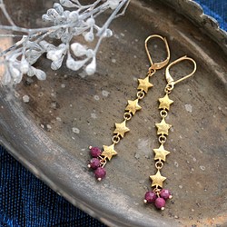 黃銅星和紅寶石流星耳環（用於耳環） 第1張的照片