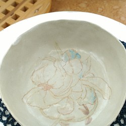 草花柄白地の小鉢 1枚目の画像
