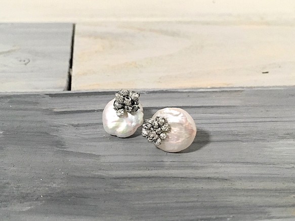 霞草和淡水珍珠petanko耳環 第1張的照片