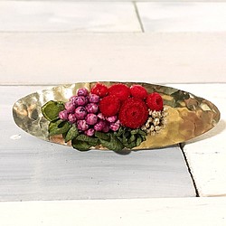 お花と真鍮のバレッタ（楕円） 1枚目の画像