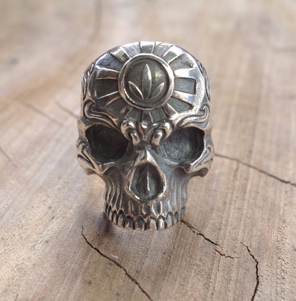 純銀 雕紋骷髏戒指 -  手工製作 頭頂圖騰可客製化 第1張的照片
