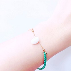 Beautiful Spring handmade gemstone bracelet｜White Onyx 1枚目の画像