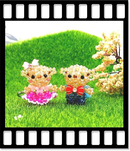 【手作．狂想】季節最佳獻禮~~ DIY 俏皮吊袋熊(組)吊飾 串珠材料包 第1張的照片
