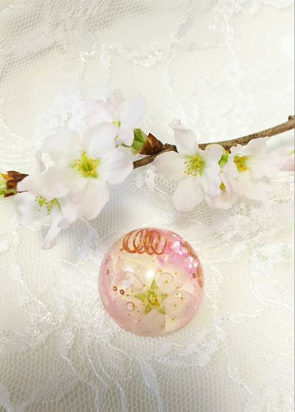 桜の【幸運・浄化】オルゴナイトのお守りヘアゴム 1枚目の画像