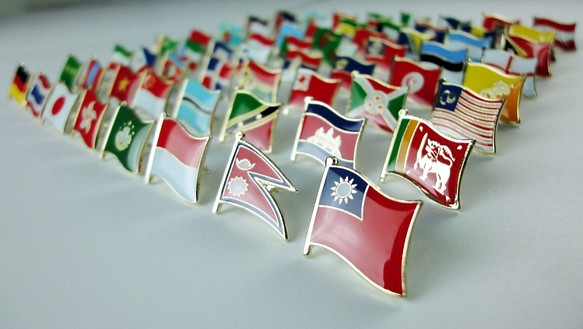 全世界200個國家款式，國旗徽章。平裝版，一次收集，一次滿足 第1張的照片