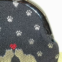 絹織物西陣織　2.6寸　ネコ二匹ハート赤　表黒　裏青一匹 1枚目の画像