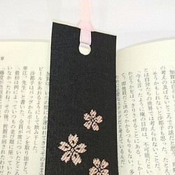 絹織物西陣織しおり　桜（黒地） 1枚目の画像