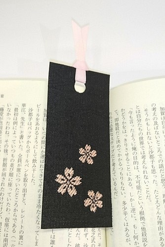 絹織物西陣織しおり　桜（黒地） 1枚目の画像