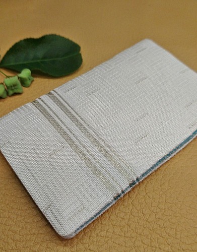 絹織物西陣織名刺・カード入れ 白地縦線銀糸　中地ブルー 1枚目の画像