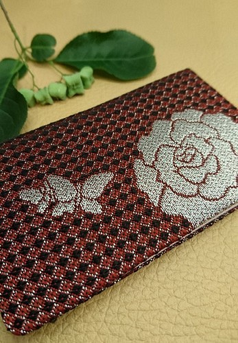 絹織物西陣織名刺・カード入れ 黒赤地薔薇に蝶々銀糸　中地ピンク 1枚目の画像