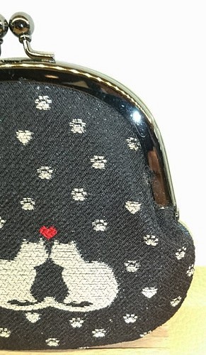 絹織物西陣織　3.3寸　銀糸ネコ二匹ハート赤　表黒　裏青 1枚目の画像