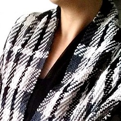 ナンシーコ〜灰色の手織り、綾織市松模様のスカーフ、ショール-A301 1枚目の画像