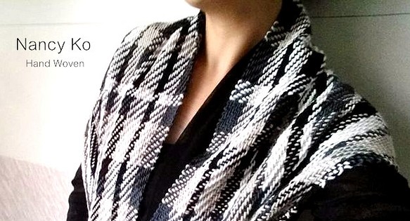Nancy Ko手工梭織~灰階,斜紋織格紋圍巾,披肩-A301 第1張的照片