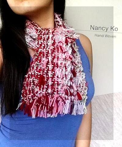 Nancy Ko手工梭織~胭紅花雨,斜紋織短圍巾-A298 第1張的照片