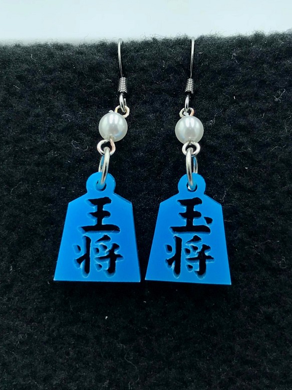 Japanese chess ear ring sky-blue with acrylic pearl 第1張的照片
