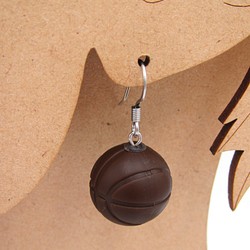 basketball ear ring chocolate 第1張的照片