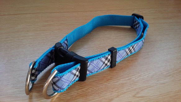 中・大型犬　チェックの首輪(青+水色)ダブルＤカン　ナスカンをかける金具が２つ付いている首輪です 1枚目の画像