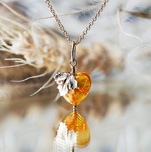 ☆バルト海琥珀によるヘスペリデスの黄金の林檎ネックレス　～Golden apple 1枚目の画像