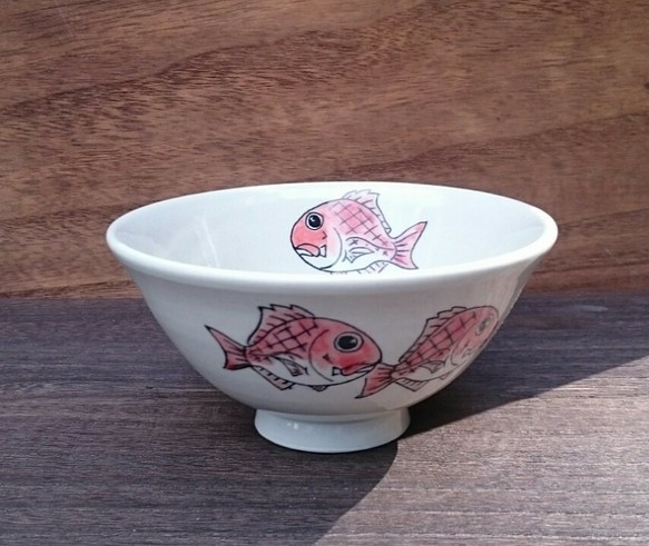 鯛が泳ぐめでたいご飯茶碗 1枚目の画像