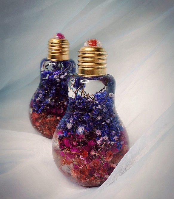 寶石燈泡乾燥花飄油花（單瓶販售） 第1張的照片