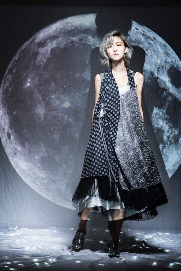 MOI非プラス月食のドレス 1枚目の画像