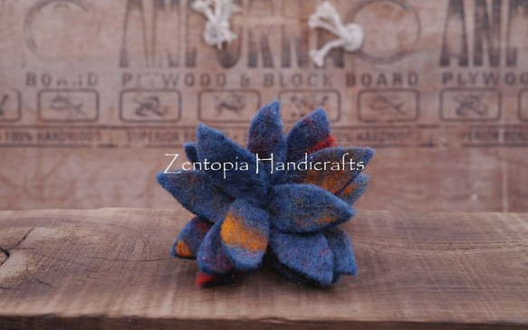 [Zentopia手芸]羊毛フェルト - 迷彩色鮮やかな花のブローチ/ピンPWMFB425-BB 1枚目の画像