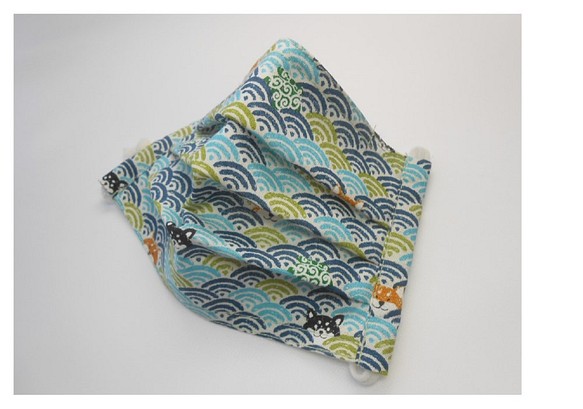 ３サイズから選べる和柄の布マスク　プリーツタイプ　　　青海波に柴犬 1枚目の画像