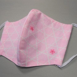 ３サイズから選べる和柄の布マスク　立体タイプ　　　ピンク地に桜柄 1枚目の画像