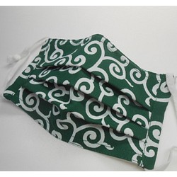 ３サイズから選べる和柄の布マスク　プリーツタイプ　　唐草　緑 1枚目の画像