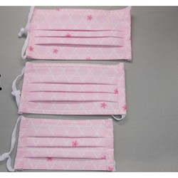 ３サイズから選べる和柄の布マスク　プリーツタイプ　重ね付けにもピッタリ　　ピンク地に桜柄 1枚目の画像