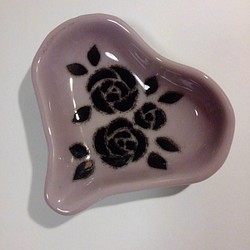 大人可愛いハートの小皿「black rose」 1枚目の画像