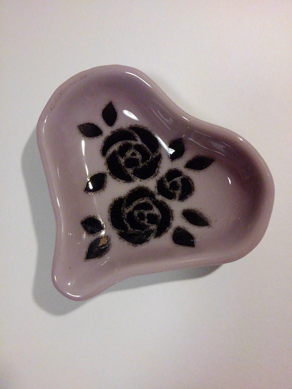 大人可愛いハートの小皿「black rose」 1枚目の画像