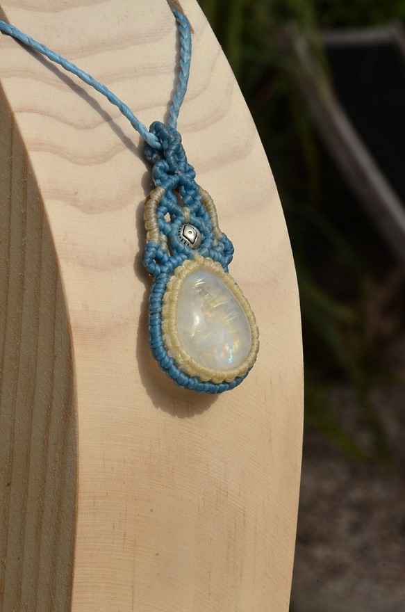 【客製化禮物】天然水晶月光石花邊編織項鍊 第1張的照片