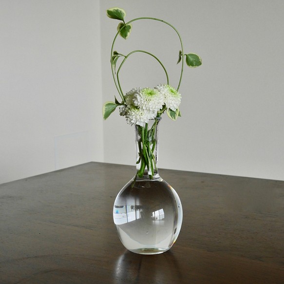 ガラスの花瓶 1枚目の画像