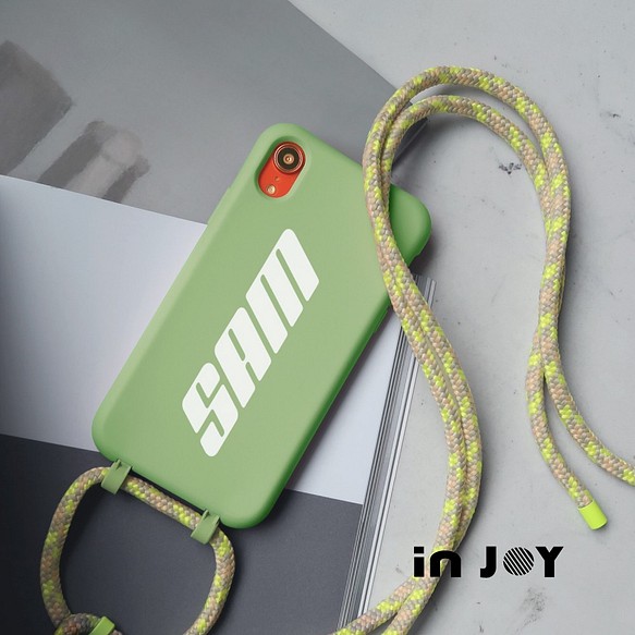 iPhone 11/12/12mini 客製化 英文字母 二合一綠色背繩手機殼 第1張的照片