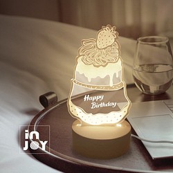 草莓蛋糕 3D小夜燈 Happy Brithday  (療癒 溫馨 送禮小物 床頭燈 檯燈 夜燈) 第1張的照片