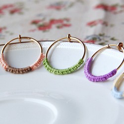 フランスの刺繍糸のサークルイヤリング -  [任意の色]カスタム/耳のクリップ、耳の針のイヤリング（ペア） 1枚目の画像