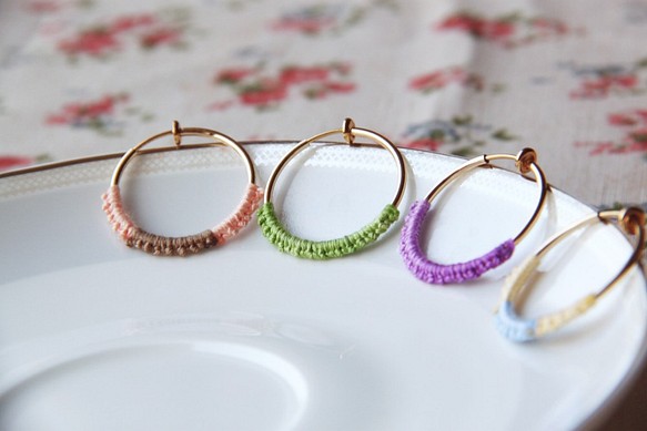 法國刺繡線圓圈耳環 -【可自選配色】客製/耳夾、耳針耳環(一對) 第1張的照片