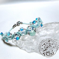 【売り切れました】✨ฺ水の妖精の贈り物✨ฺ～蛍石とブルービーズのマクラメブレスレット～ 1枚目の画像