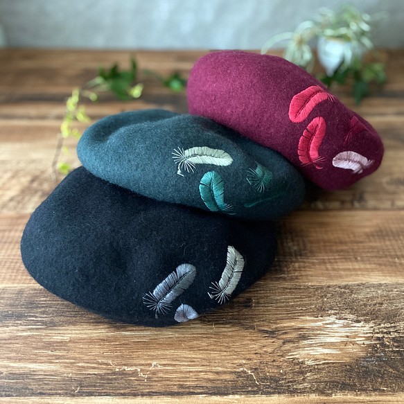 限定】羽根手刺繍のベレー帽/リブver. ファッション フェルト、羊毛