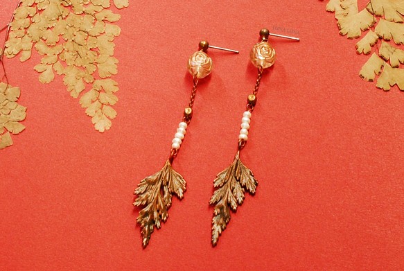 ヴィンテージ淡水パールシダの葉のイヤリング、赤銅の手作りの本物の花のジュエリー、ヴィンテージシダ真珠のイヤリング#LUNALUN 1枚目の画像