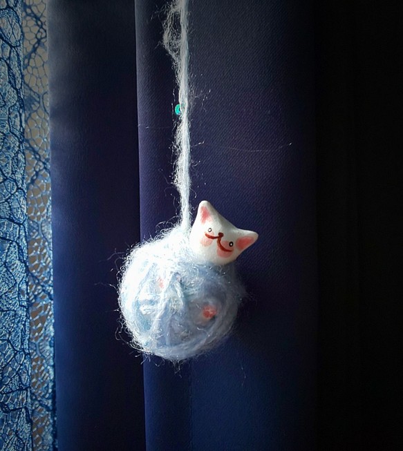 【オブジェ類ポイント30％還元セール】猫の毛糸玉 オブジェ 置物  オーナメント 手作り一点物 1枚目の画像