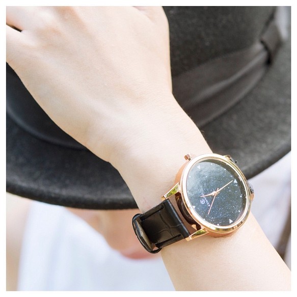 【レザーがある生活】腕時計 単品価格  ブラック  ブレスレット  激安 かわいい おしゃれ メンズ レディース 星 1枚目の画像