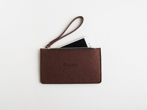 樂洋・Gauisus-羊毛氈收納包 / 手機包－黑巧克力色( 大款 / 可放5.5吋手機 / iPhone6Plus/7 第1張的照片