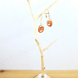 ハロウィン／美・年輪　ひのきのイヤリング 1枚目の画像