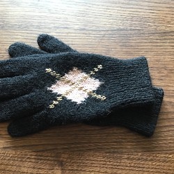 【再販】【受注生産】(婦人用)アルパカ混の上質な毛糸で丁寧に編んだアーガイル模様の手編みの手袋 1枚目の画像