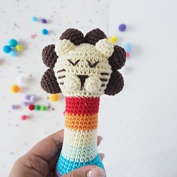 會發聲的獅子 手鉤手搖玩具 Crochet Rattles - Lion 第1張的照片